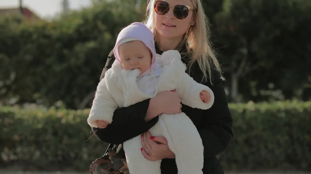 Stock Video Mother And Baby Swaying In The Par Animated Wallpaper