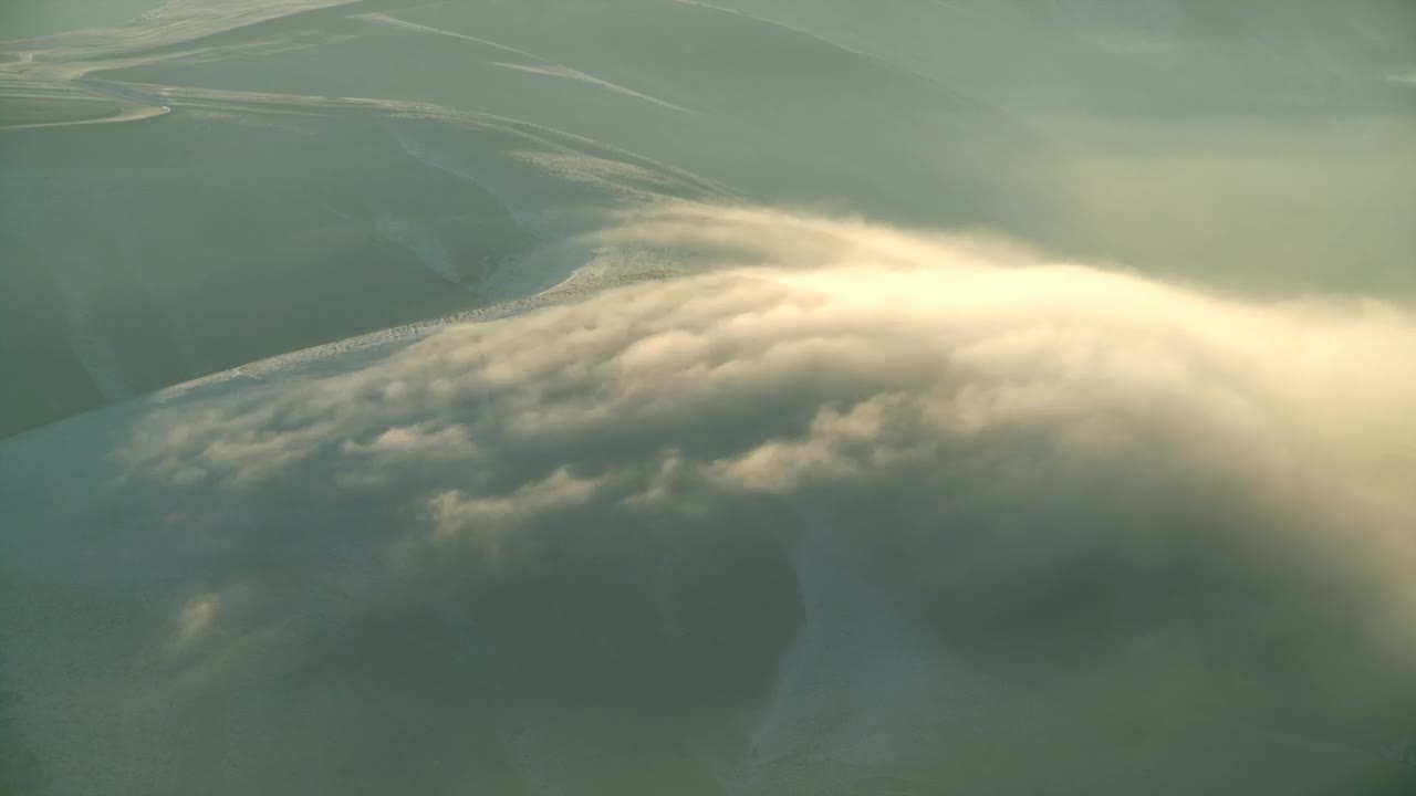 Stock Video Morning Fog In The Mountain Animated Wallpaper
