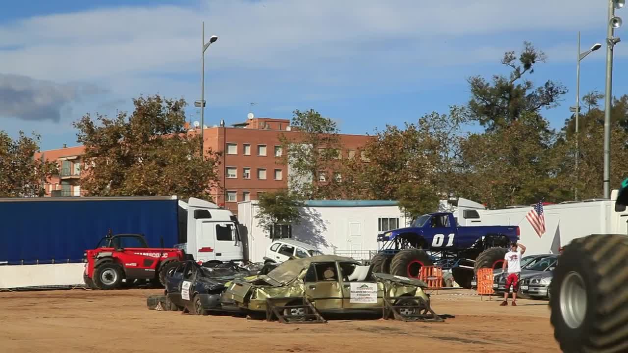 Stock Video Monster Truck Practicin Animated Wallpaper