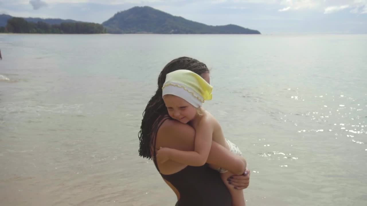 Stock Video Mom With A Daughter Walking On The Sandy Beac Animated Wallpaper