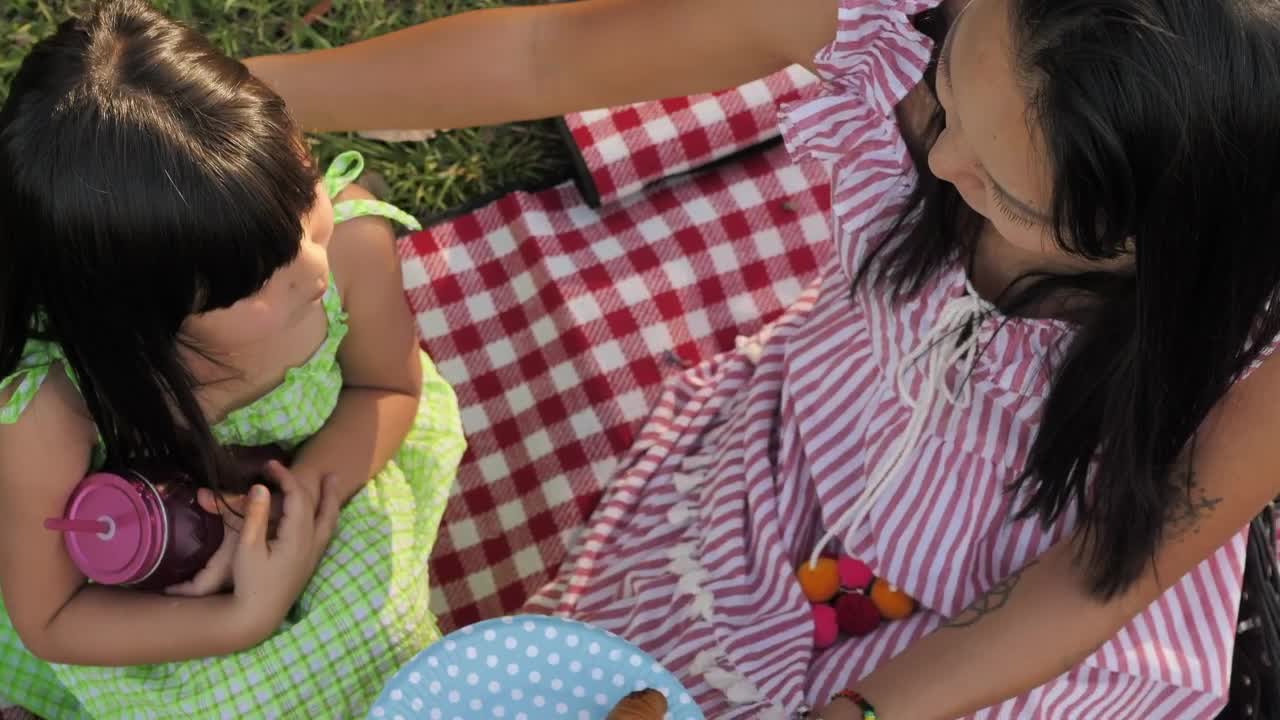 Stock Video Mom And Daughter Spending Time Togethe Animated Wallpaper