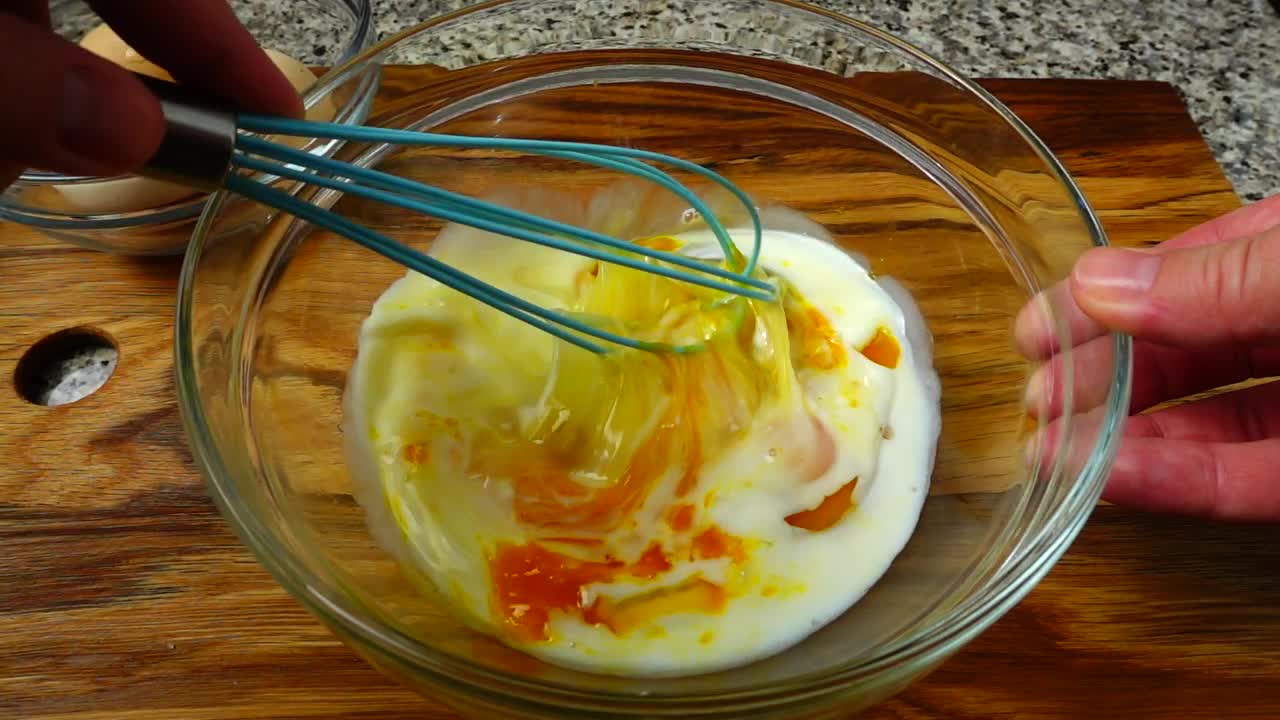 Stock Video Mixing Up An Omlett Animated Wallpaper