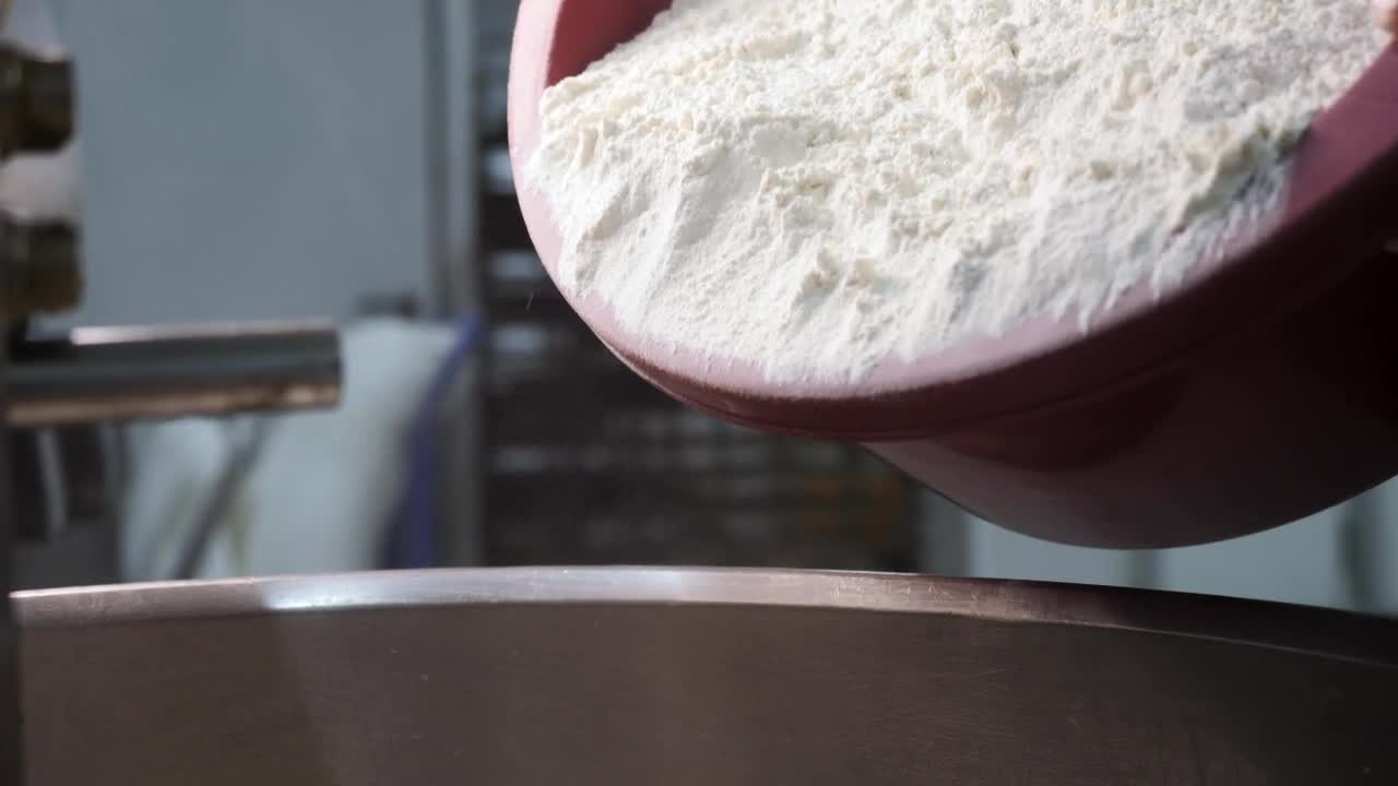 Stock Video Mixing Flour In A Large Bow Animated Wallpaper
