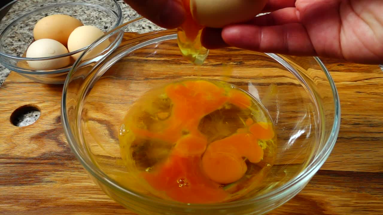 Stock Video Mixing Eggs In A Bow Animated Wallpaper