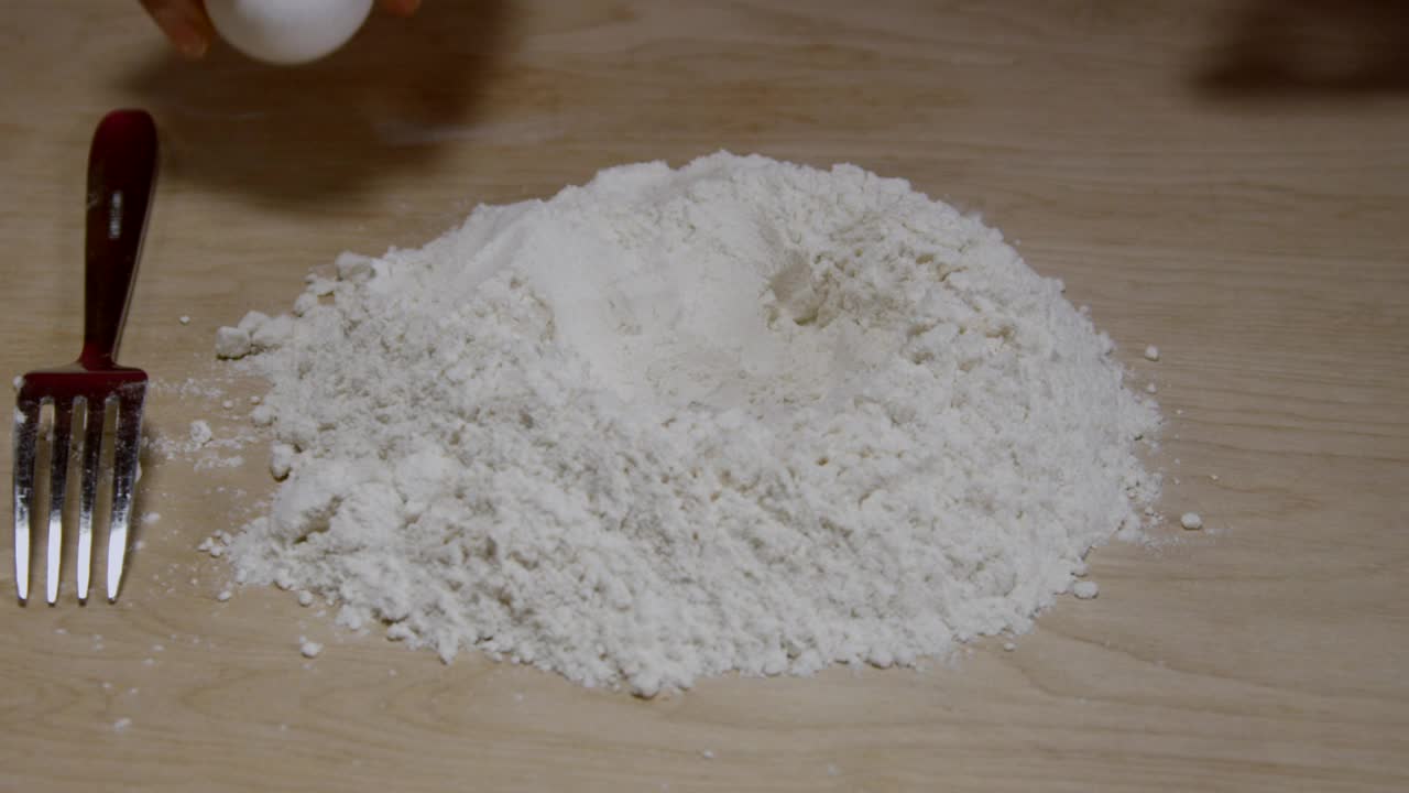 Stock Video Mixing Egg And Flou Animated Wallpaper