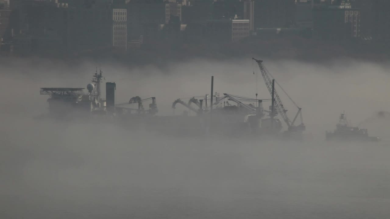 Stock Video Mist Covering Ship Animated Wallpaper
