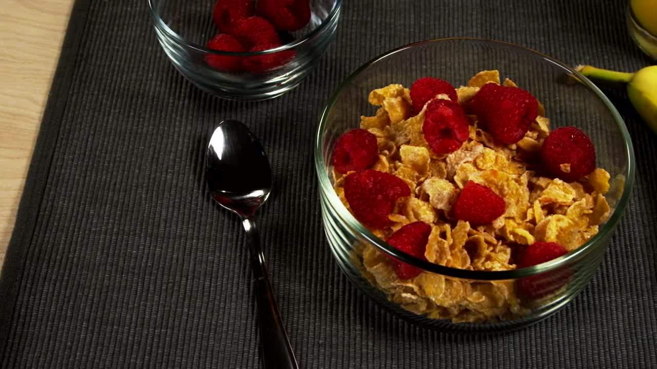 Stock Video Milk Splashing Into A Bow Animated Wallpaper