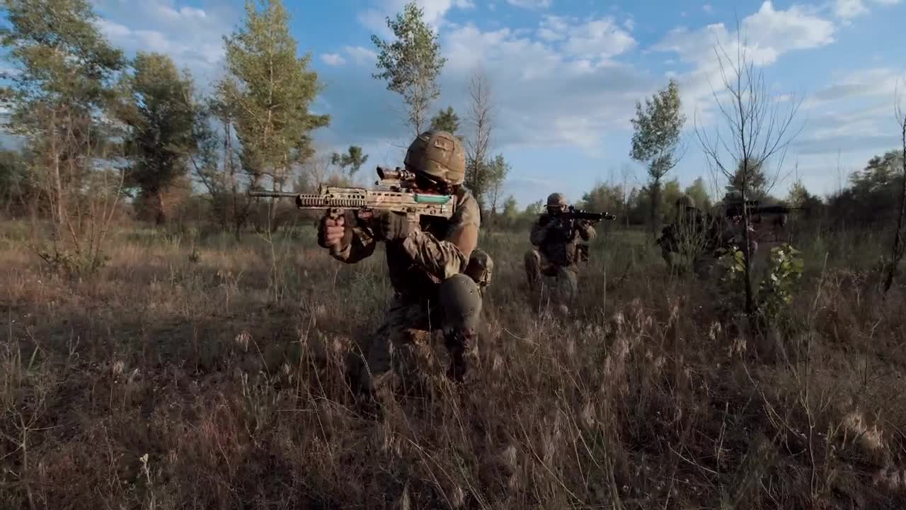 Stock Video Military Troops On The Battlefiel Animated Wallpaper