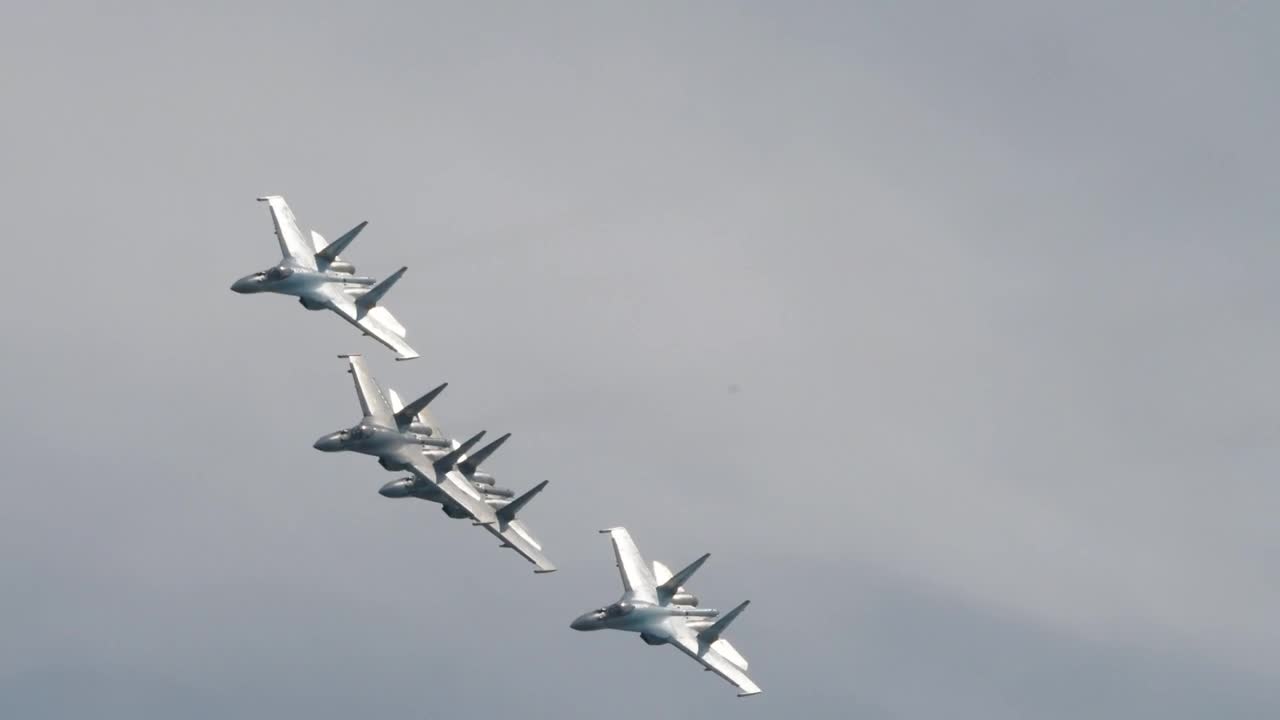Stock Video Military Jets Formation Crossing The Sk Animated Wallpaper