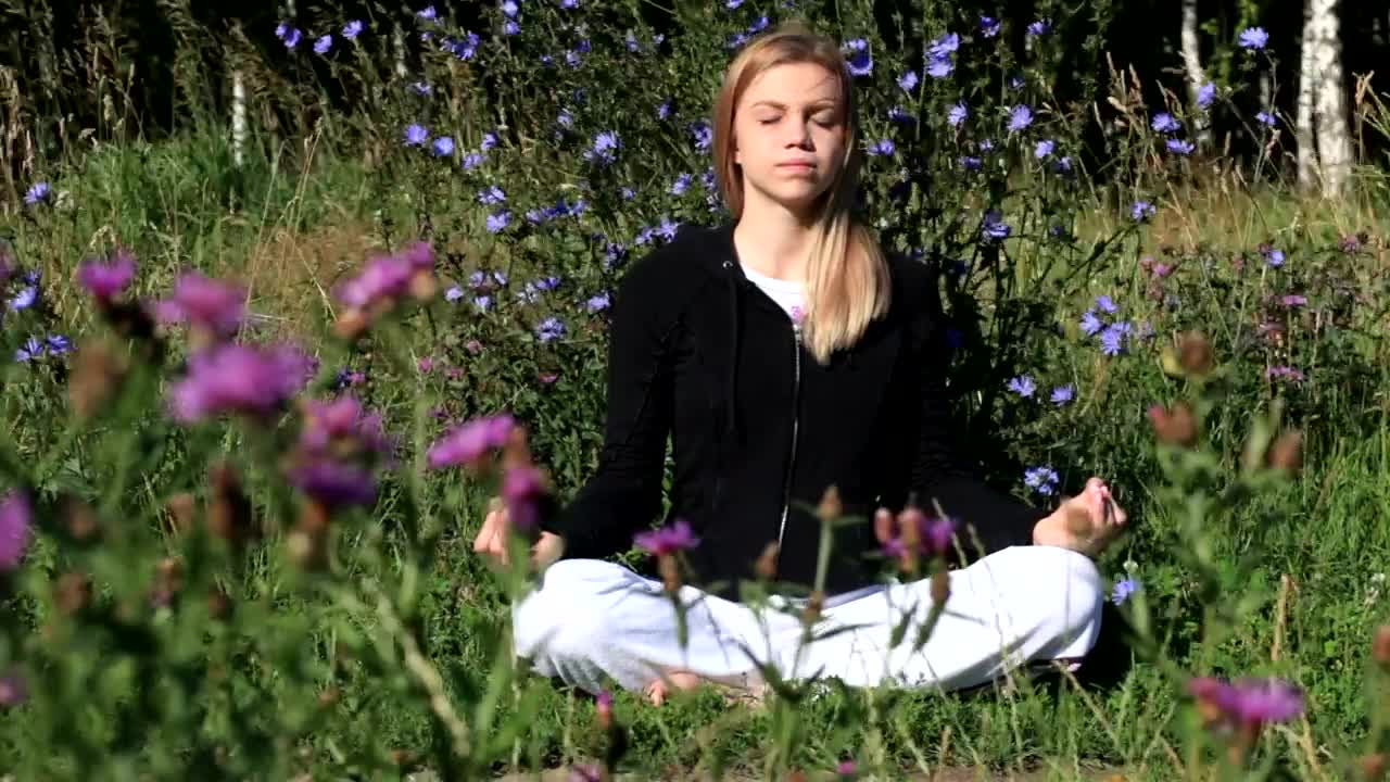 Stock Video Meditating Surrounded By Wildflower Animated Wallpaper