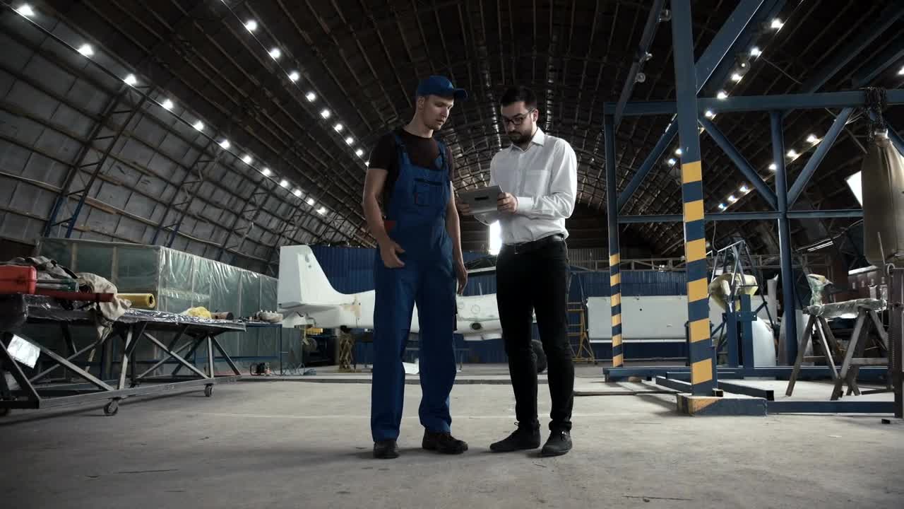 Stock Video Mechanic And Engineer Walking In The Hanga Animated Wallpaper