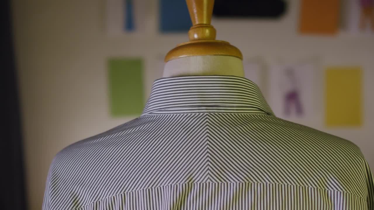 Stock Video Measuring Shoulders With A Tap Animated Wallpaper