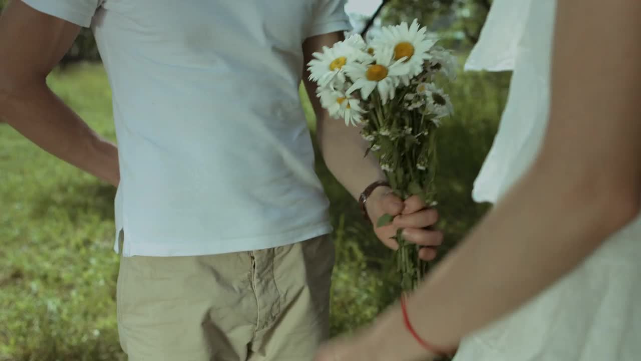 Stock Video Marriage Proposal In A Beautiful Garde Animated Wallpaper