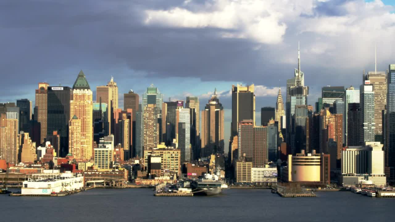 Stock Video Manhattan Before A Rain Stor Animated Wallpaper