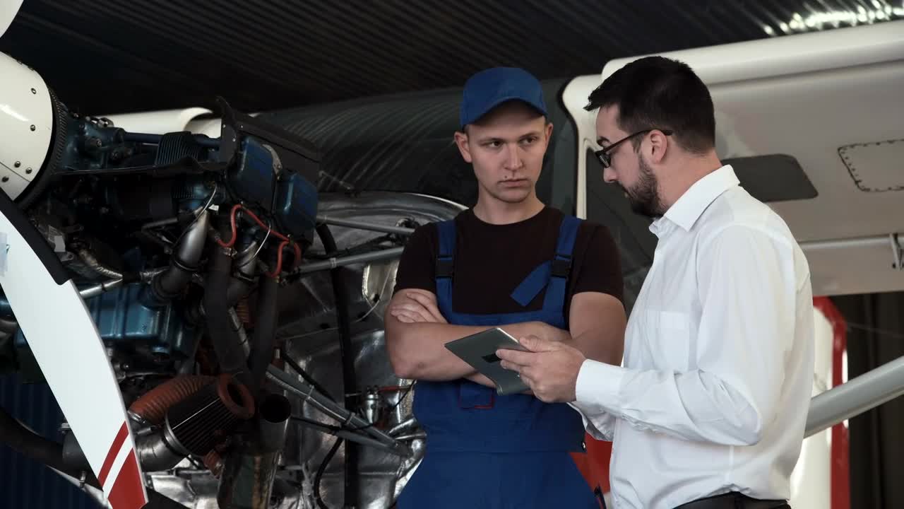 Stock Video Manager Talking To Plane Mechani Animated Wallpaper