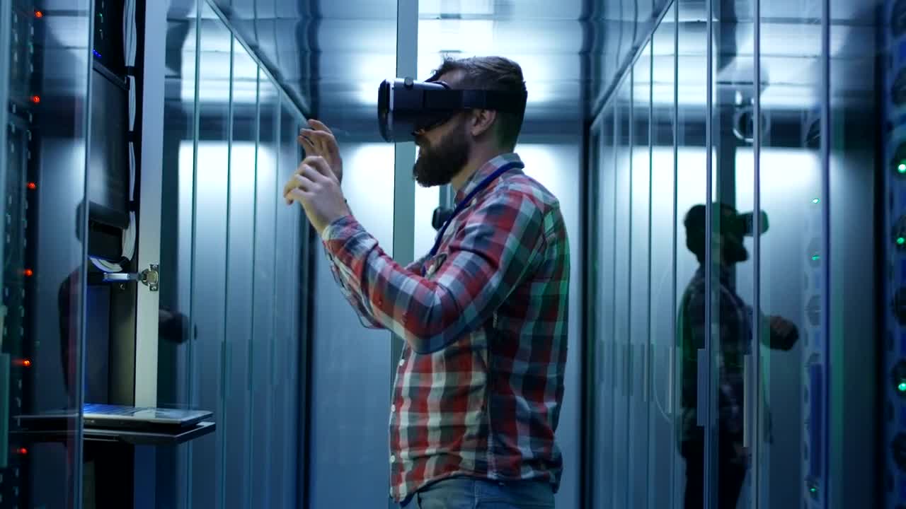 Stock Video Man Working With Vr Glasses In Data Cente Animated Wallpaper