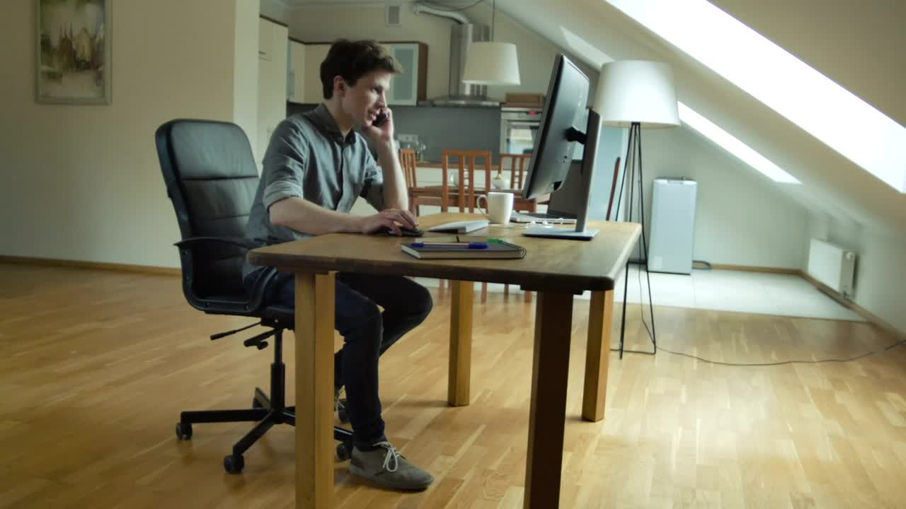 Stock Video Man Working On Customer Support At Hom Animated Wallpaper