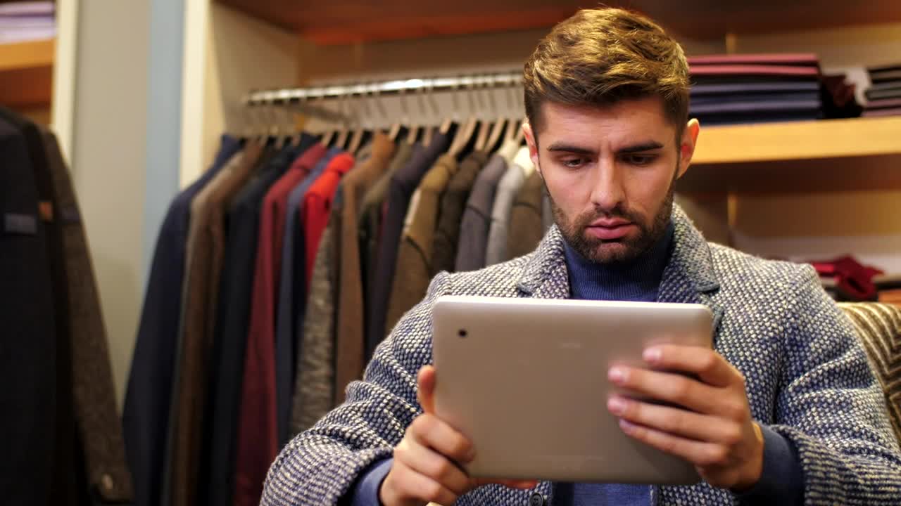 Stock Video Man Working On A Tablet In A Suit Stor Animated Wallpaper