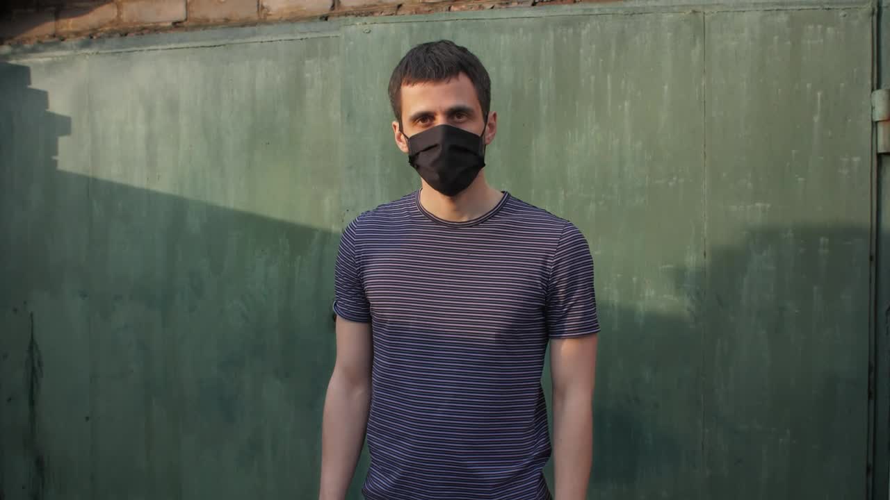 Stock Video Man With Mask Keeping Distanc Animated Wallpaper