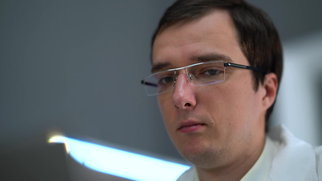 Stock Video Man With Glasses Thinkin Animated Wallpaper