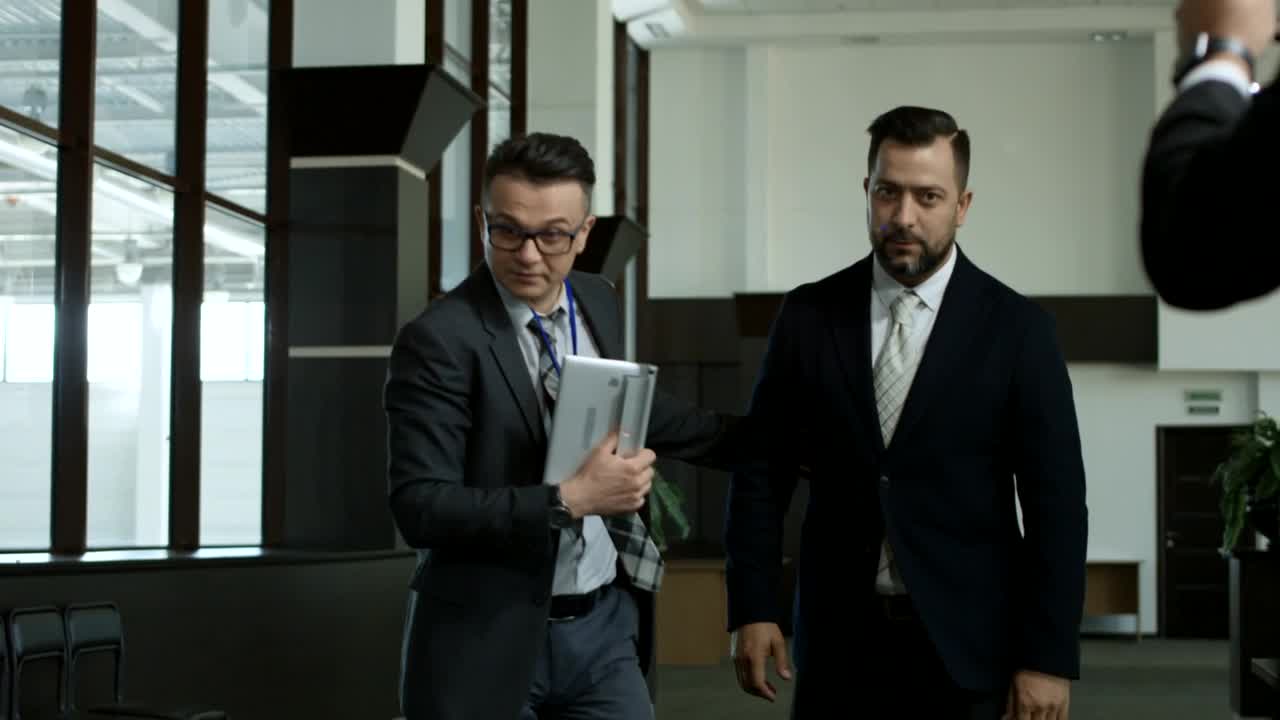 Stock Video Man Walking Through Noisy Journalist Animated Wallpaper