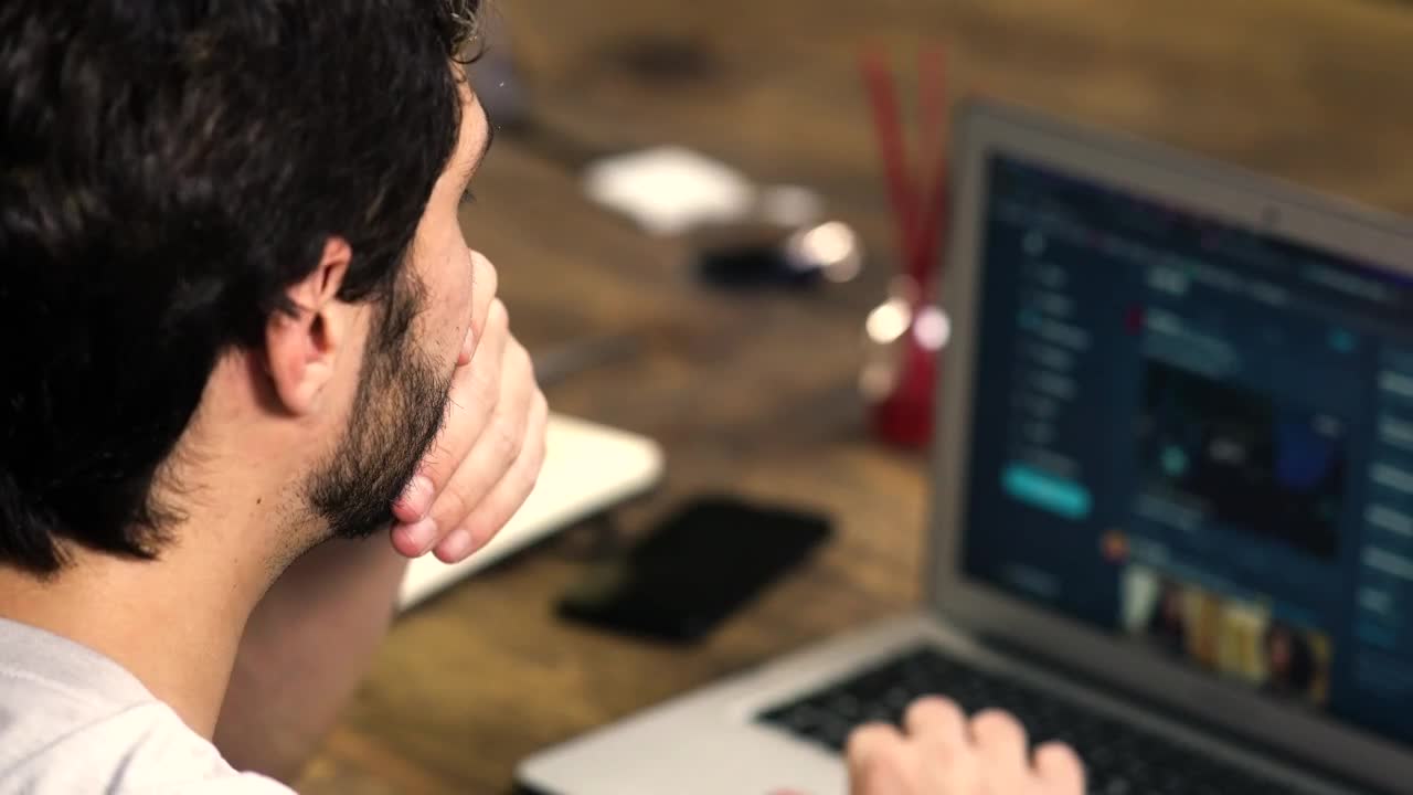 Stock Video Man Visiting Twitter On His Lapto Animated Wallpaper