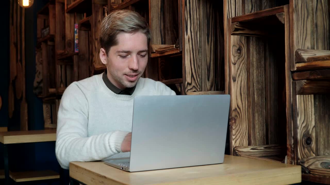 Stock Video Man Typing On A Laptop In A Caf Animated Wallpaper