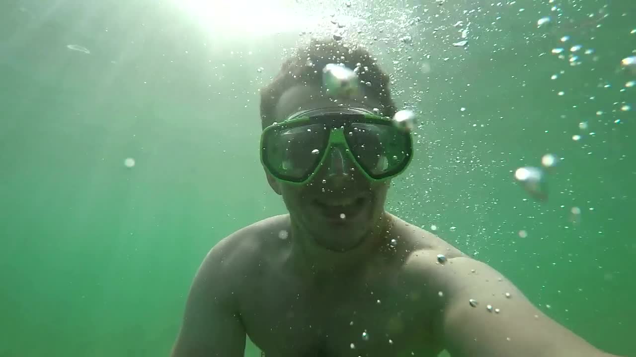 Stock Video Man Taking Selfies While Diving In The Se Animated Wallpaper
