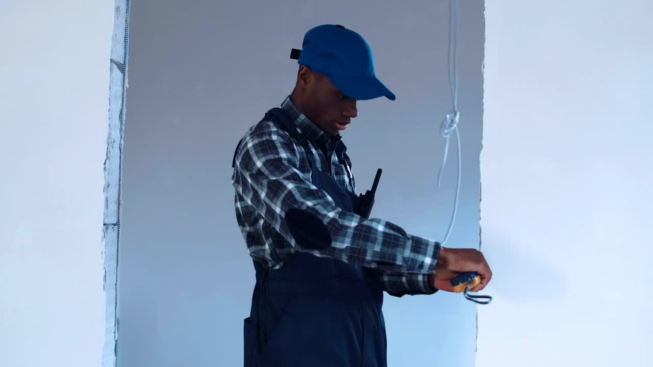 Stock Video Man Taking Measurements In A Buildin Animated Wallpaper