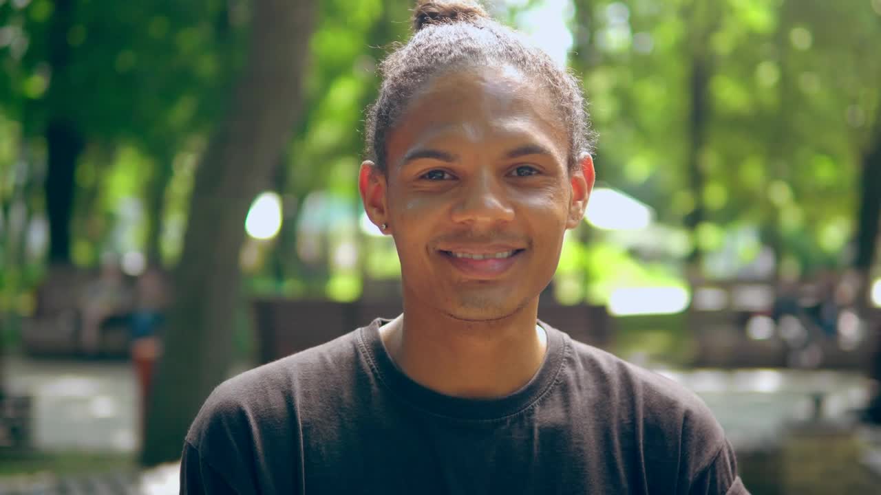 Stock Video Man Smiling In A Par Animated Wallpaper
