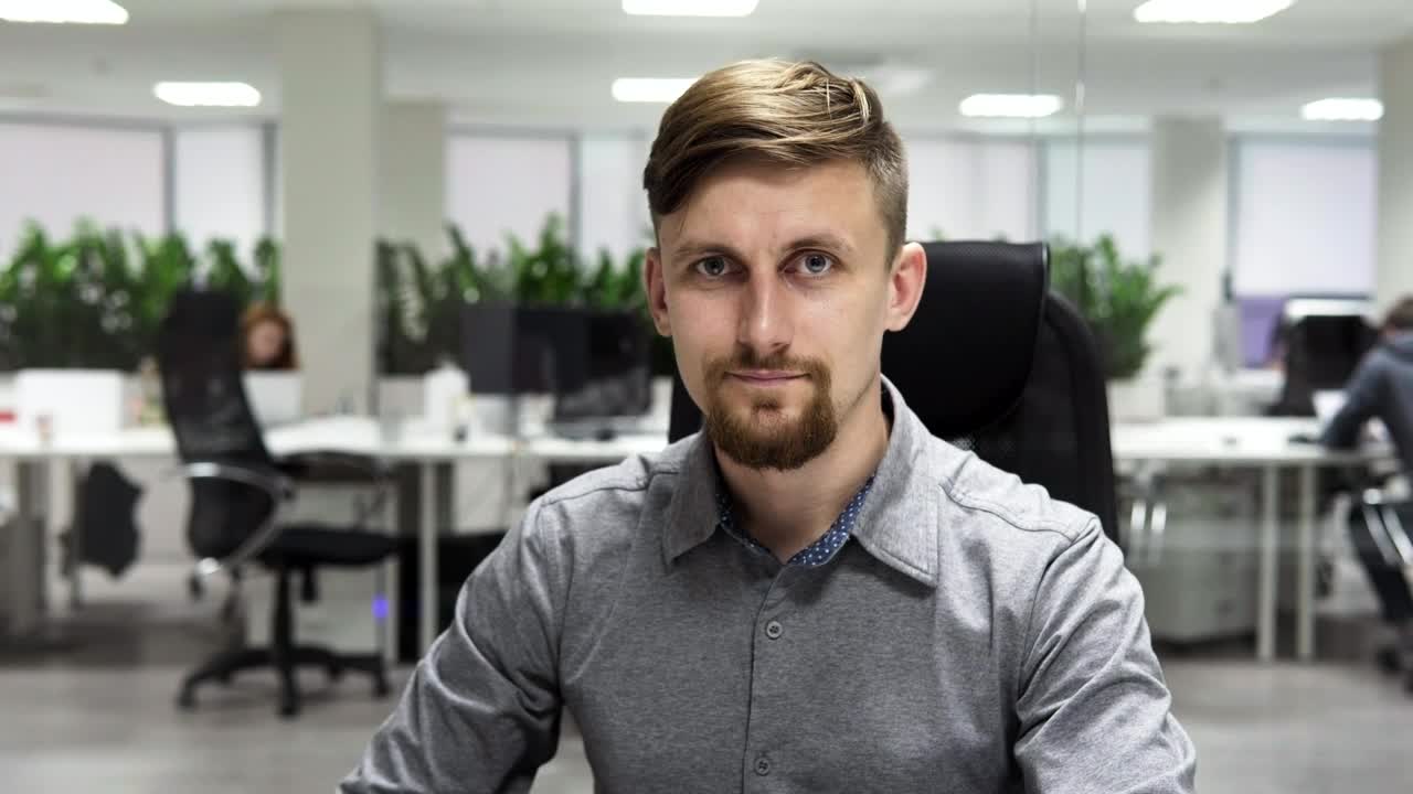 Stock Video Man Sitting In His Modern Offic Animated Wallpaper