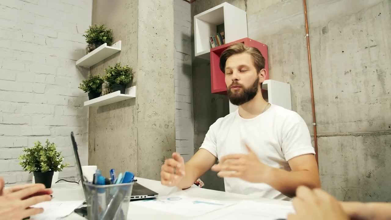 Stock Video Man Shares Idea With Creative Team At Meetin Animated Wallpaper