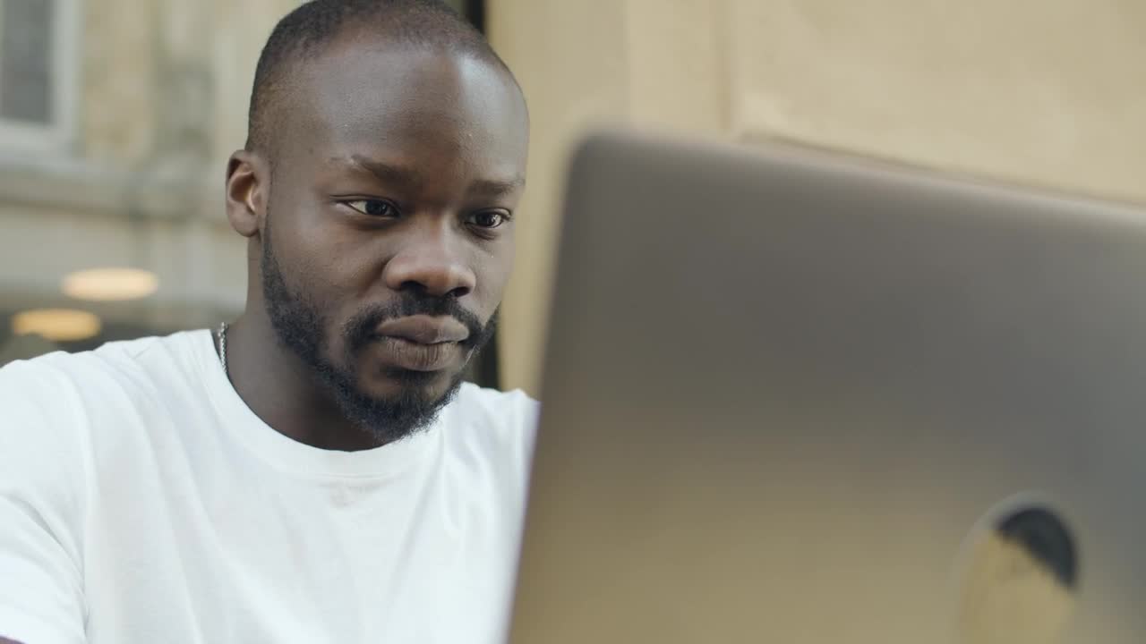 Stock Video Man Reacts In Pain To News On Lapto Animated Wallpaper