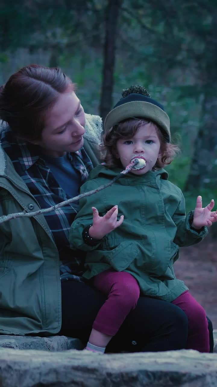 Stock Video Mother With Her Little Daughter Eating A Marshmallow In Nature Live Wallpaper