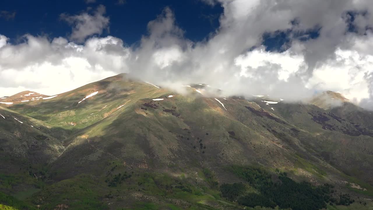 Stock Video Mountain Landscape With White Clouds Live Wallpaper