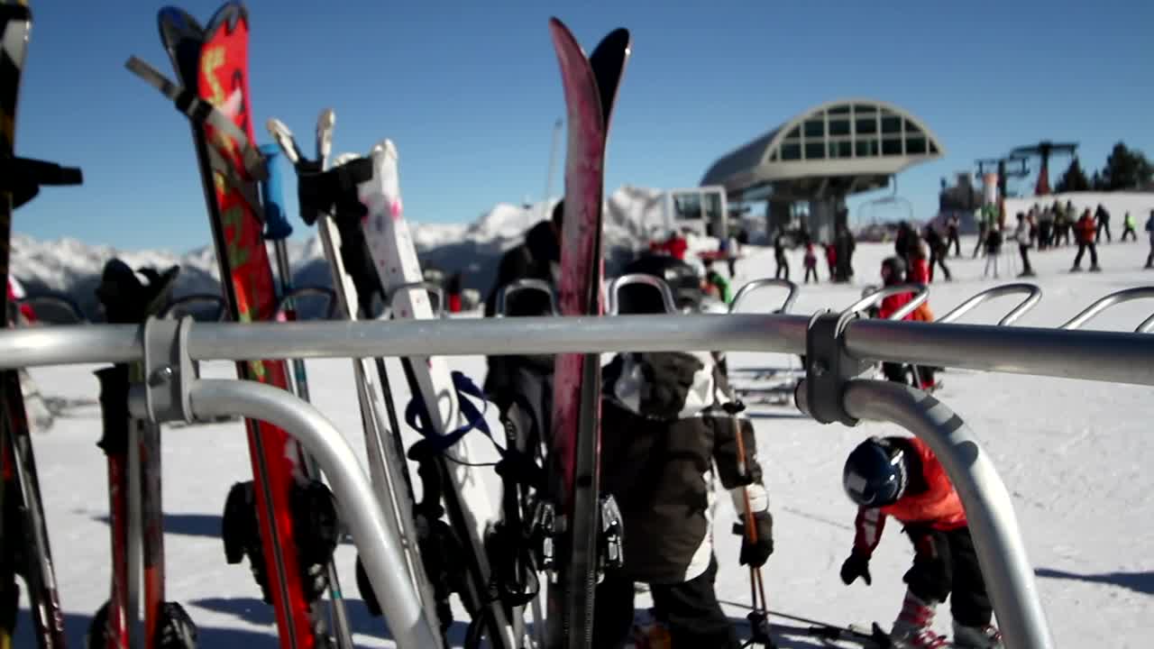 Stock Video Mountain Ski Equipment Live Wallpaper