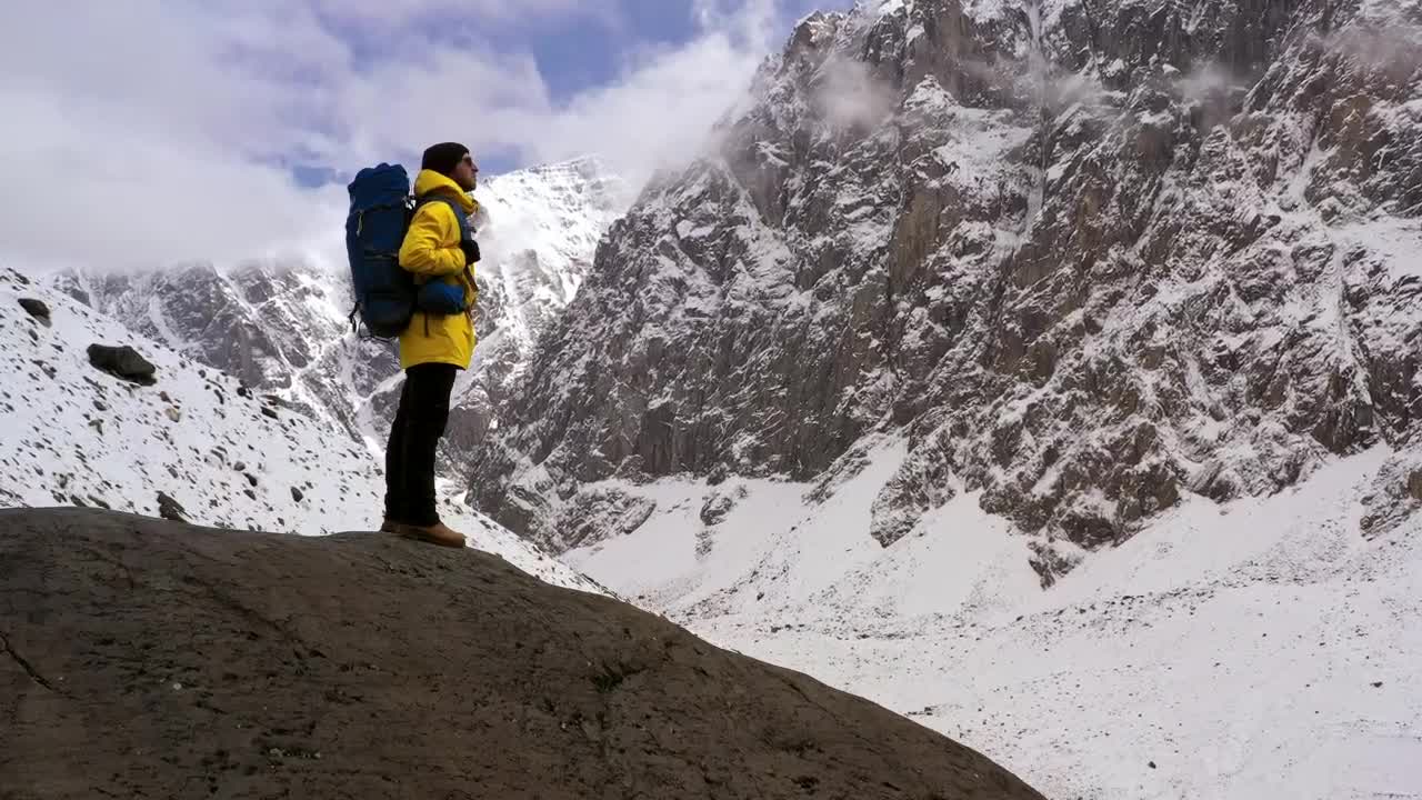 Stock Video Mountaineer Appreciating The View On A Snowy Mountain Live Wallpaper