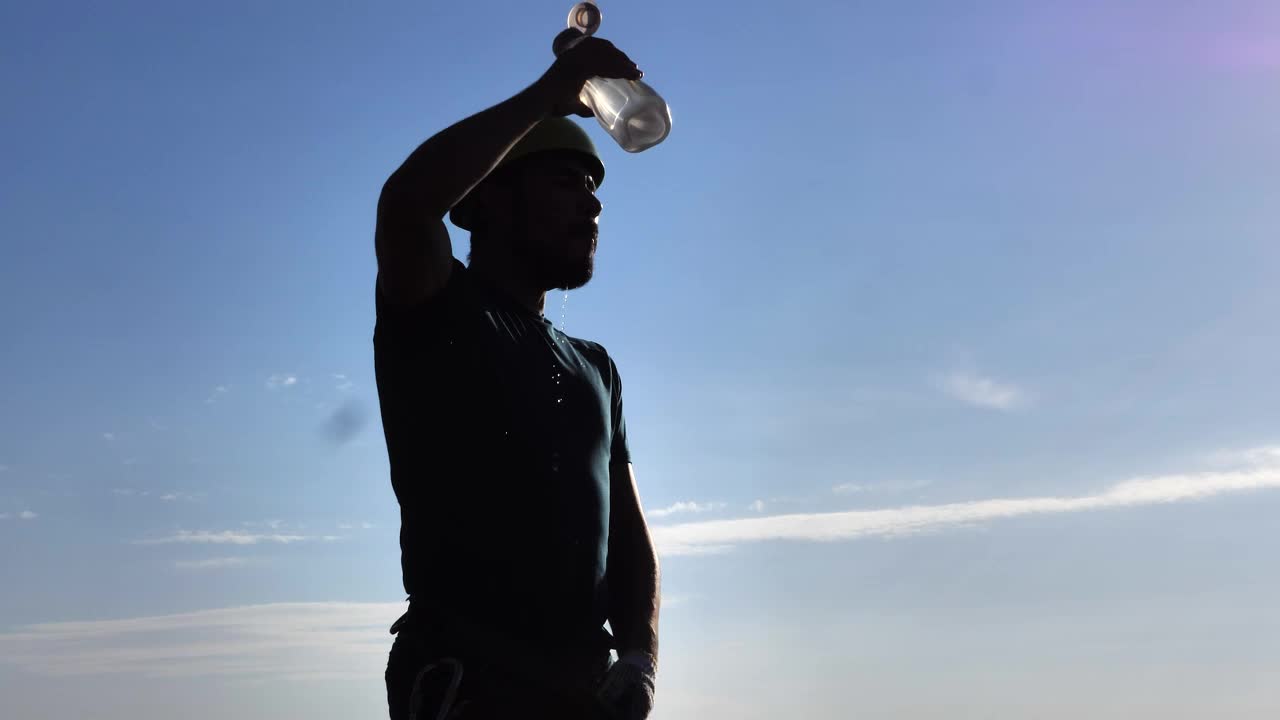 Stock Video Mountaineer Man Cooling Off By Throwing Water On Himself Live Wallpaper