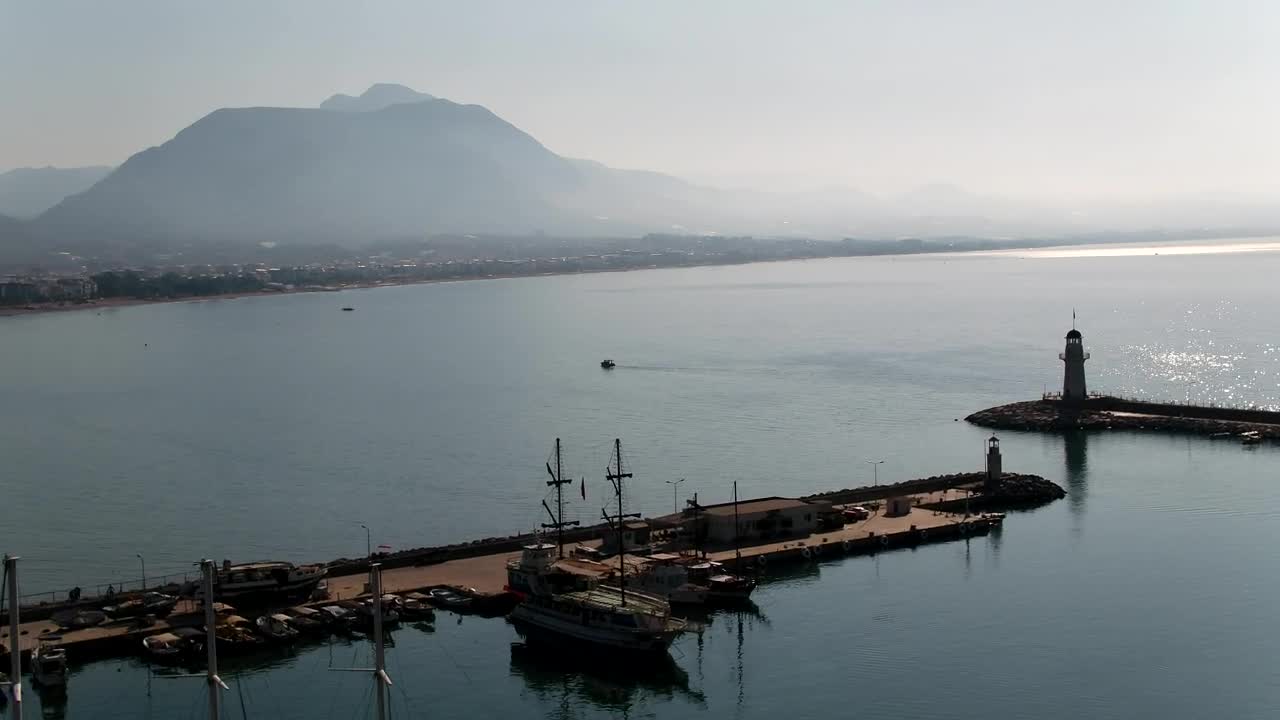 Stock Video Mountains And The Ocean Live Wallpaper