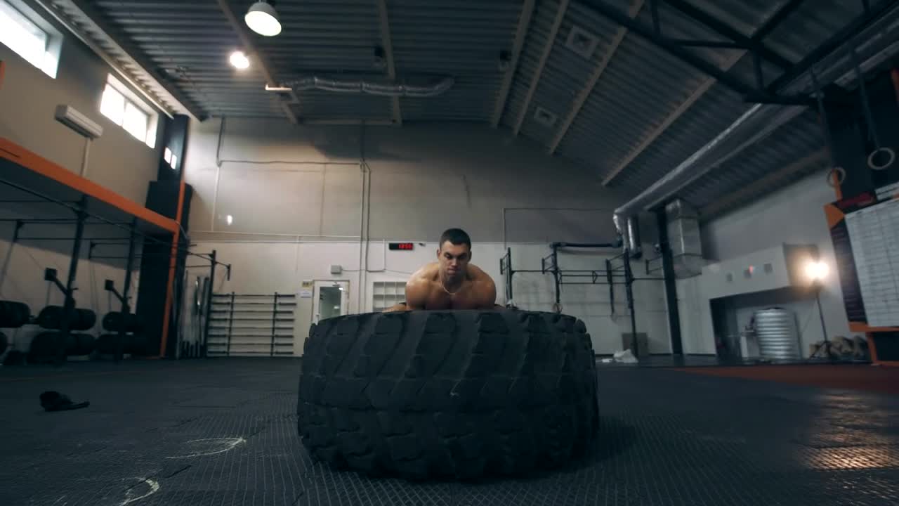 Stock Video Muscular Man Doing Crossfit Exercises Live Wallpaper