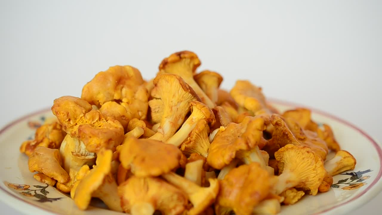 Stock Video Mushrooms On A Plate Live Wallpaper