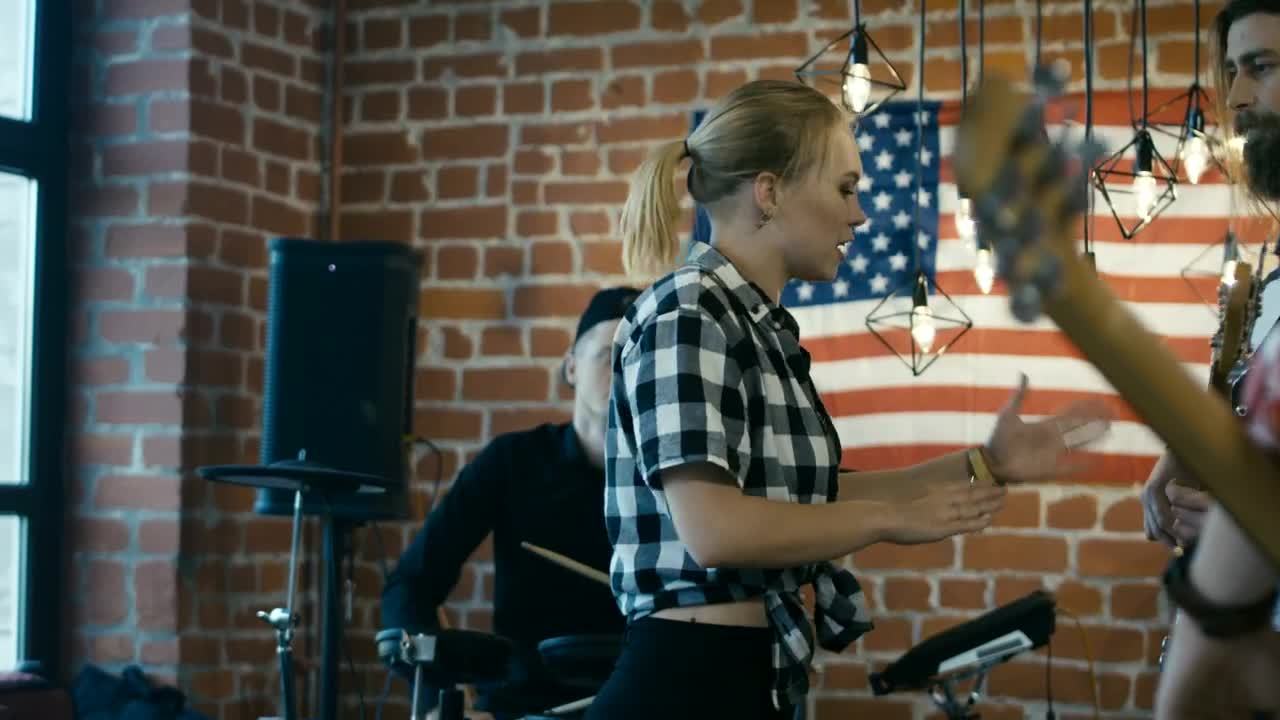 Stock Video Music Band Having A Conflict Live Wallpaper