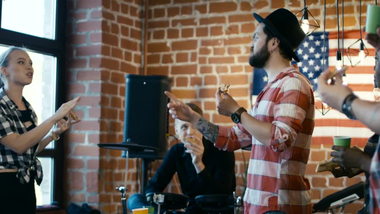 Stock Video Musician Seating Pizza During Rehearsal Break Live Wallpaper