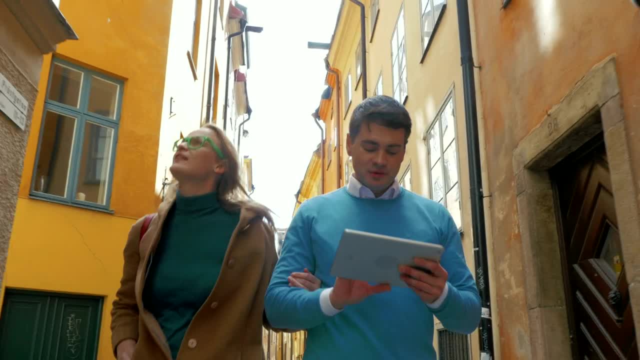 Stock Video Navigating Town Using A Tablet Live Wallpaper