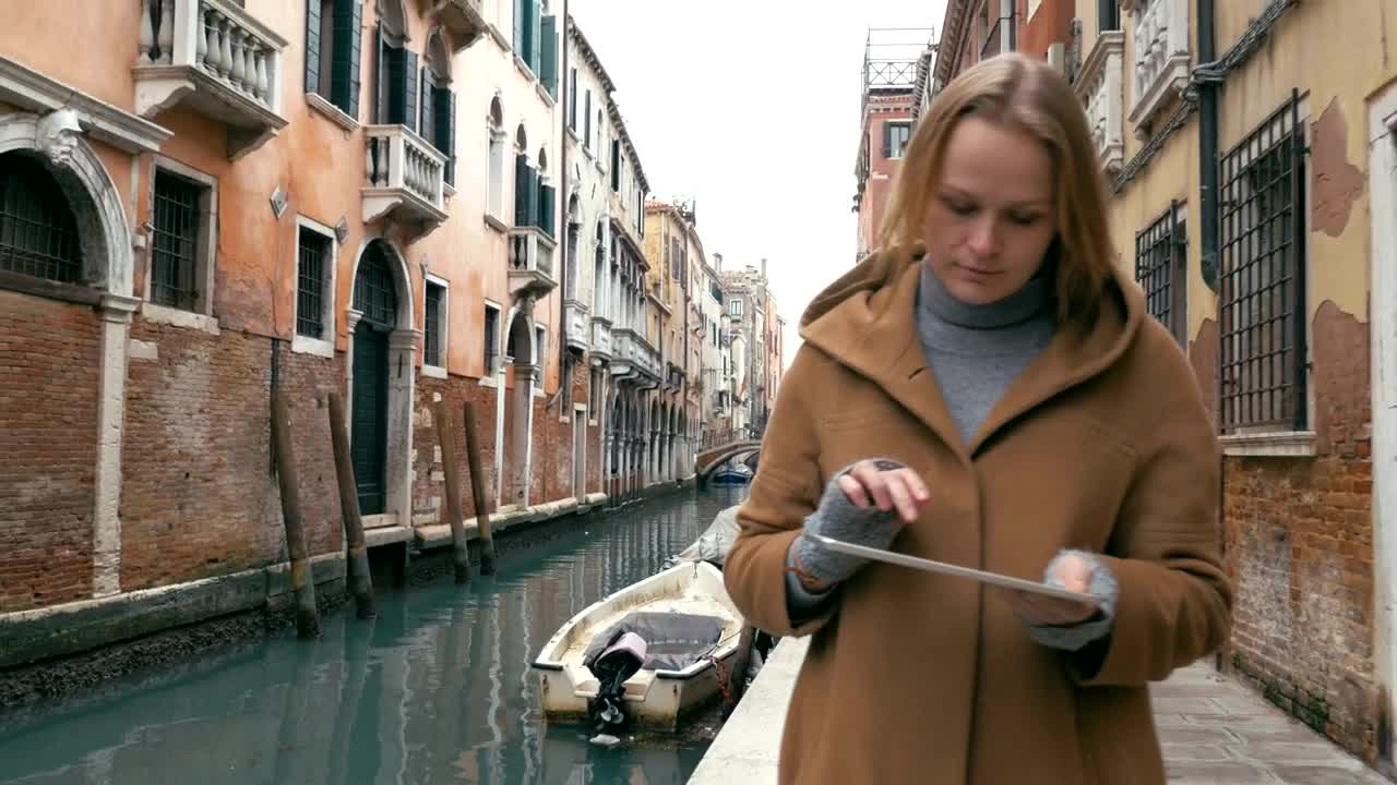Stock Video Navigating Venice Using A Tablet Live Wallpaper