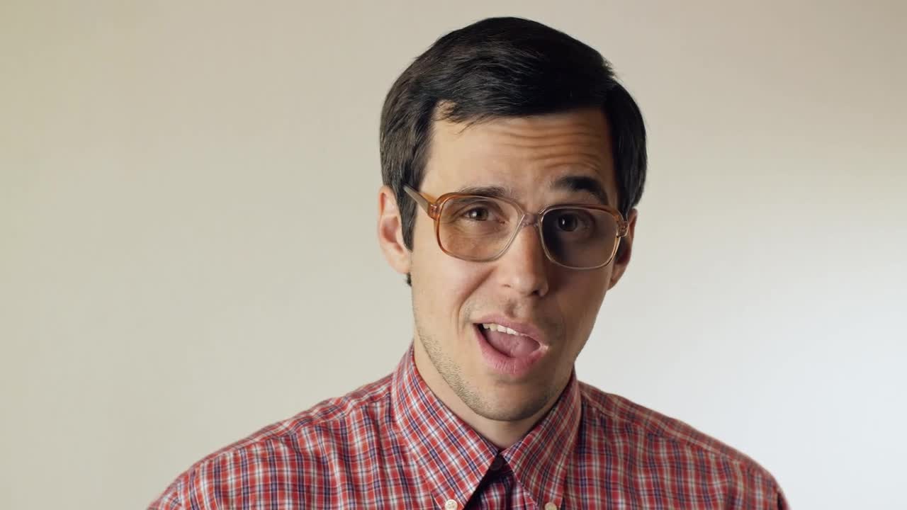 Stock Video Nerdy Man Saying Ok Live Wallpaper