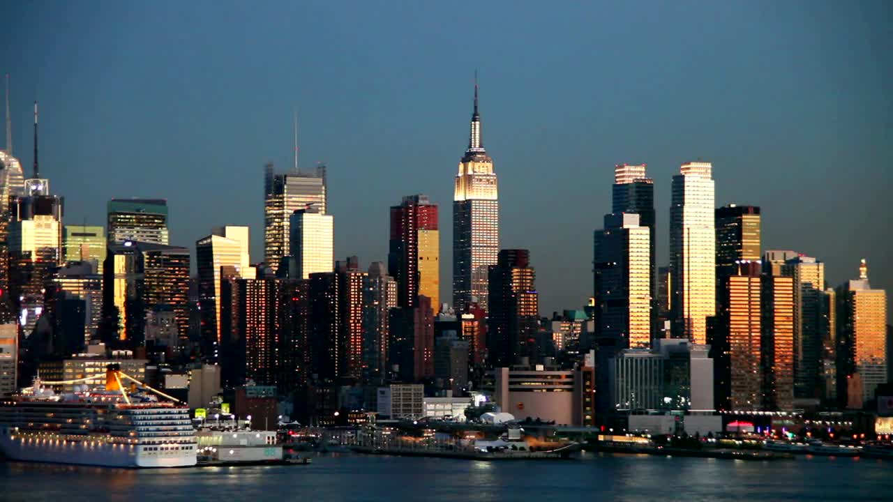 Stock Video New York Before A Storm Live Wallpaper