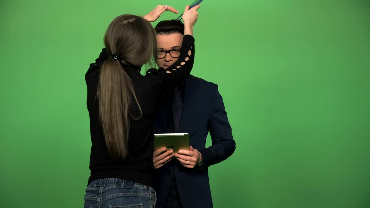 Stock Video Newscaster Talking With Energy Live Wallpaper