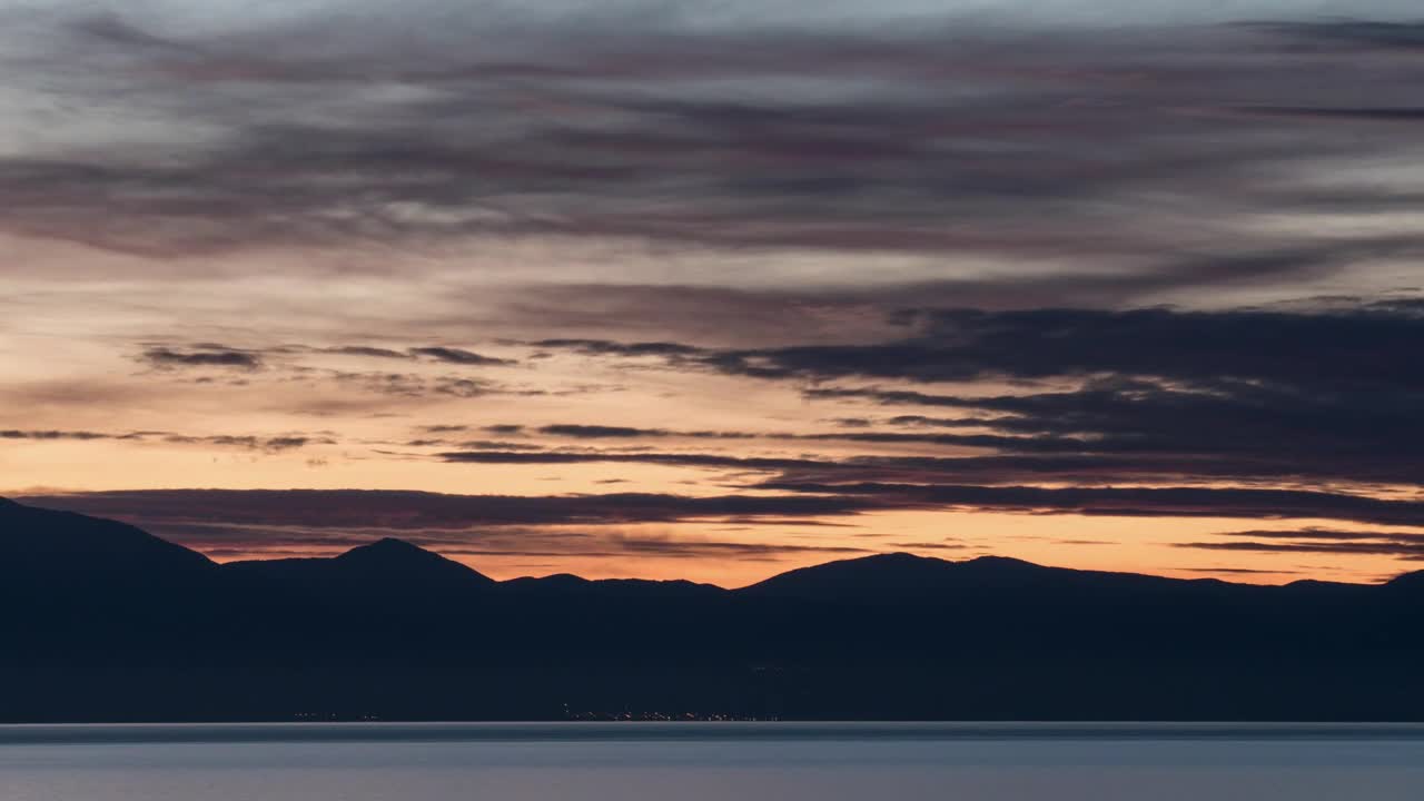 Stock Video Night Coming In Across The Mountains Live Wallpaper