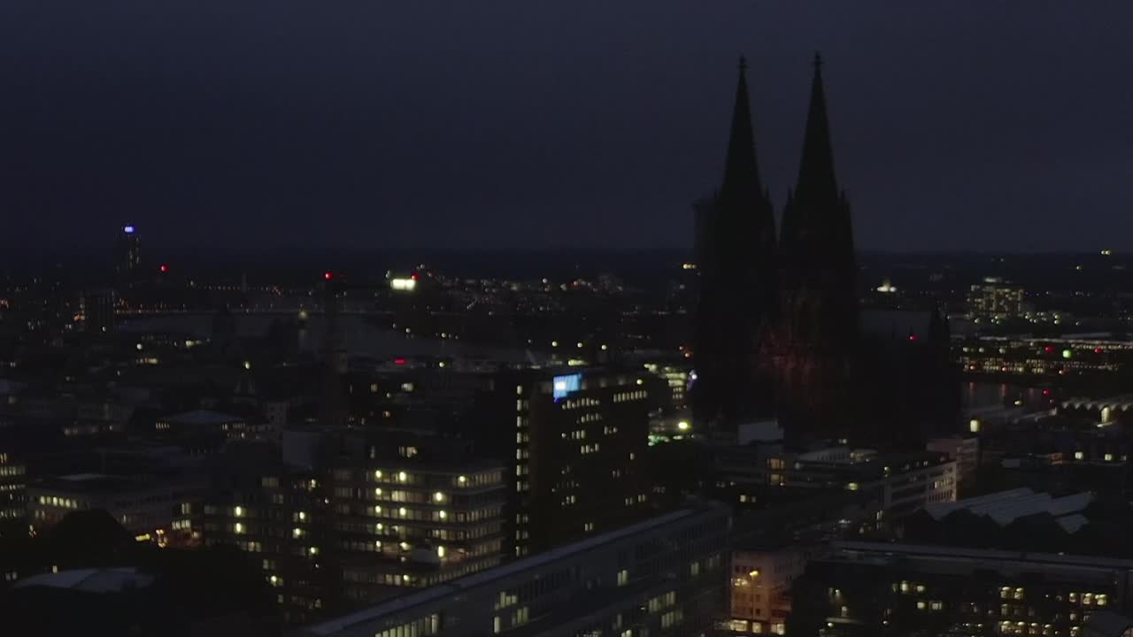 Stock Video Night Flight In A German City With A Cathedral Live Wallpaper